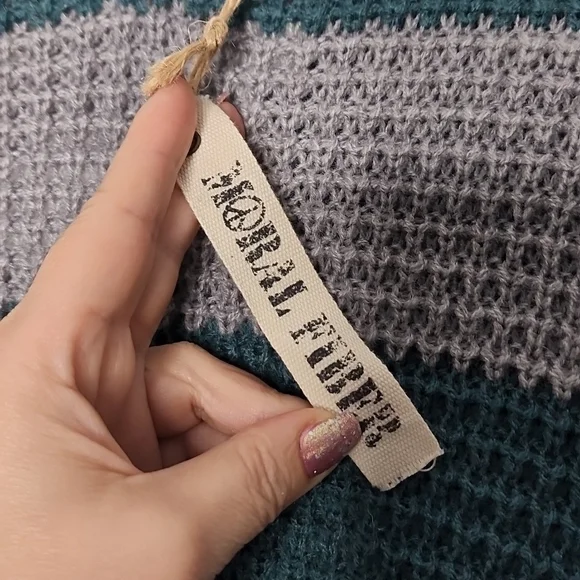 Moral fiber sweater new with tags size large - Picture 2 of 6